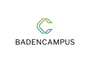 Logo der BadenCampus GmbH & Co. KG aus Breisach am Rhein mit stilisiertem, grün-blauen C über dem Schriftzug BADENCAMPUS auf weißem Hintergrund.