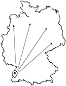 Karte von Deutschland mit Pfeilen, die von Freiburg ausgehen und in verschiedene Himmelsrichtungen zeigen.